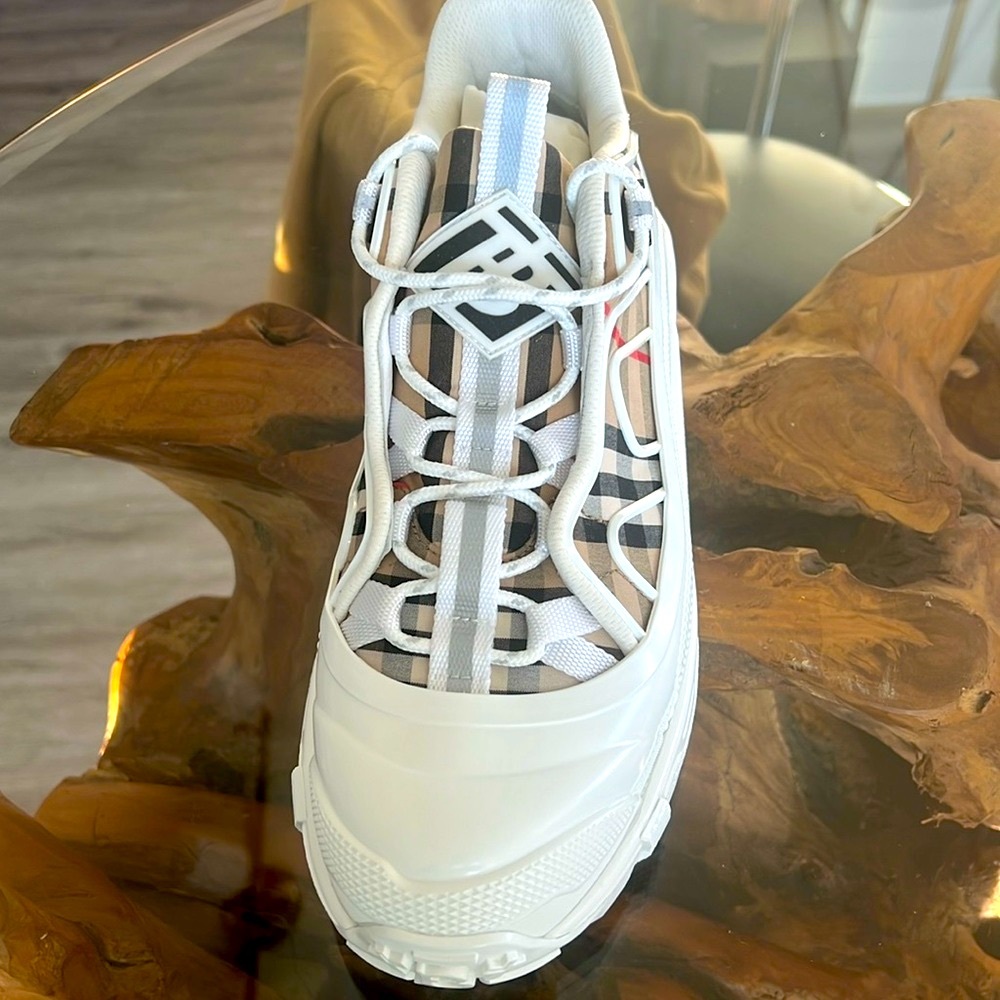 Burberry Flagship Arthur Sneakers 43